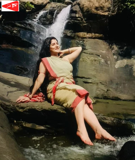 “Srabanti Chatterjee's Waterfall Photo